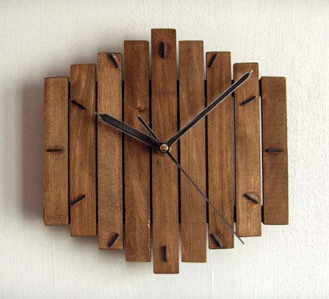 Часы из деревянных досок