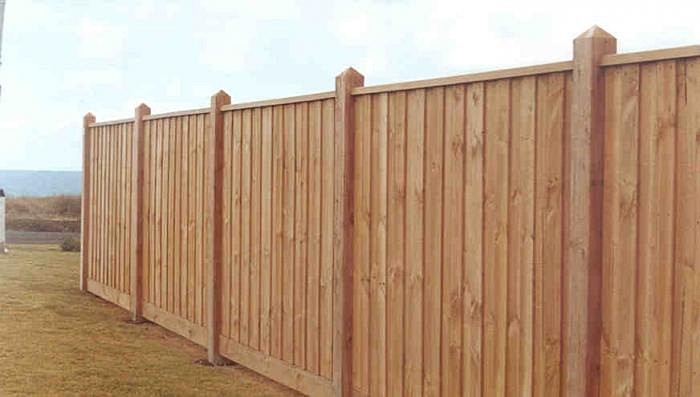 Как сделать деревянный забор для частного дома своими руками